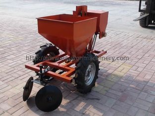 máquina do plantador da batata da maquinaria agrícola 0.1hm2/H da pequena escala 18hp